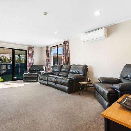 Get The Family Together Under One Roof Cromwell Exterior photo
