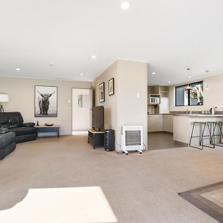 Get The Family Together Under One Roof Cromwell Exterior photo